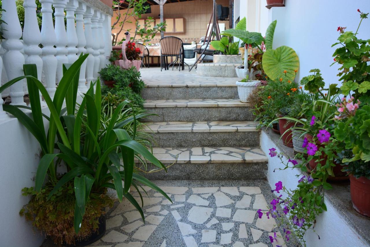 Guest House Vera Ulcinj Exterior foto