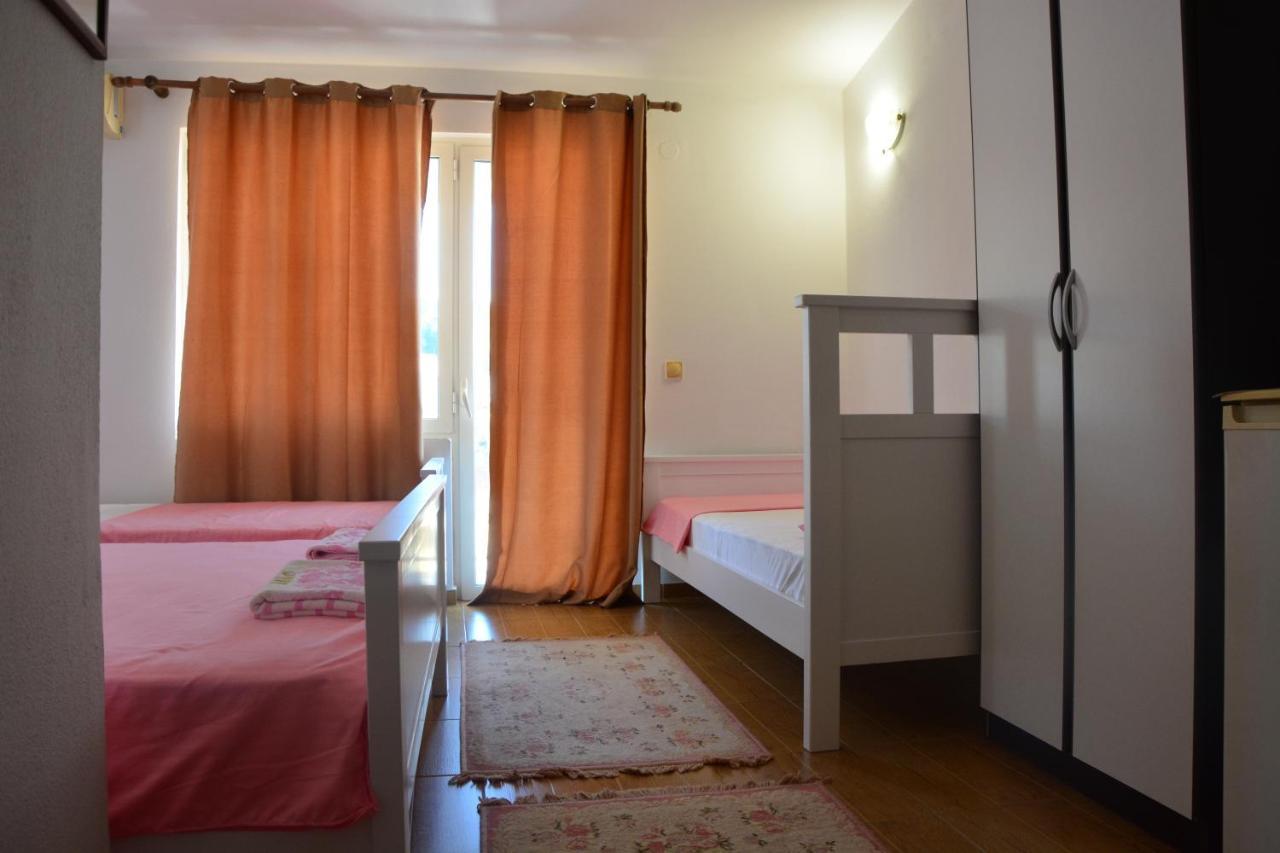 Guest House Vera Ulcinj Exterior foto